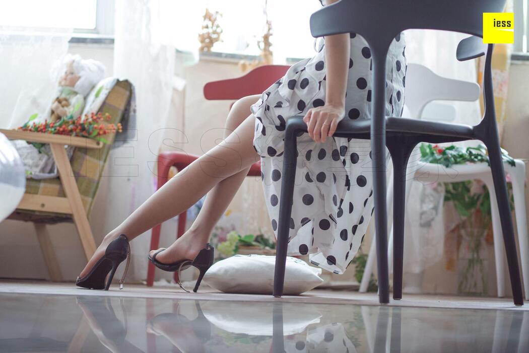 Model Xiaohan "Coffee Silk with Polka Dot Skirt" [Iss to IESS]