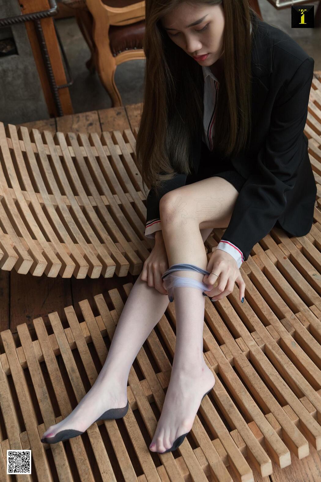 [异思趣向IESS] Model Yu Sai "Fish Mouth and Garter Stockings"