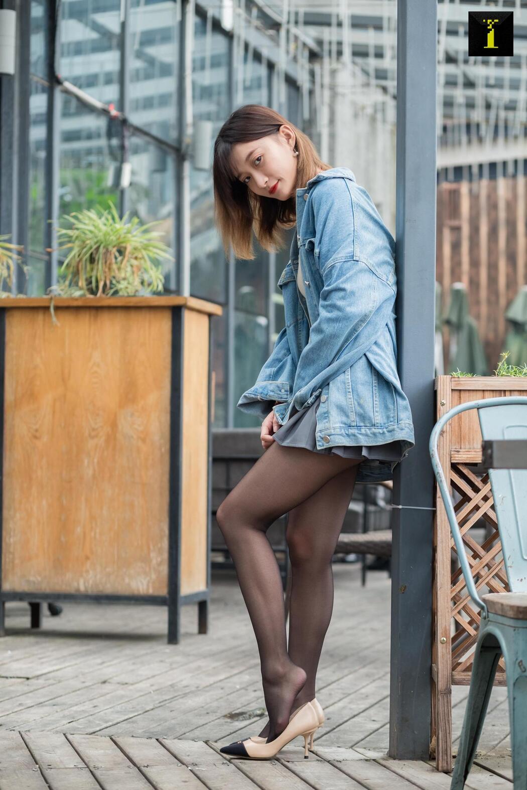 Qiuqiu "Autumn Denim Jacket" [Iss to IESS] Beautiful legs in stockings