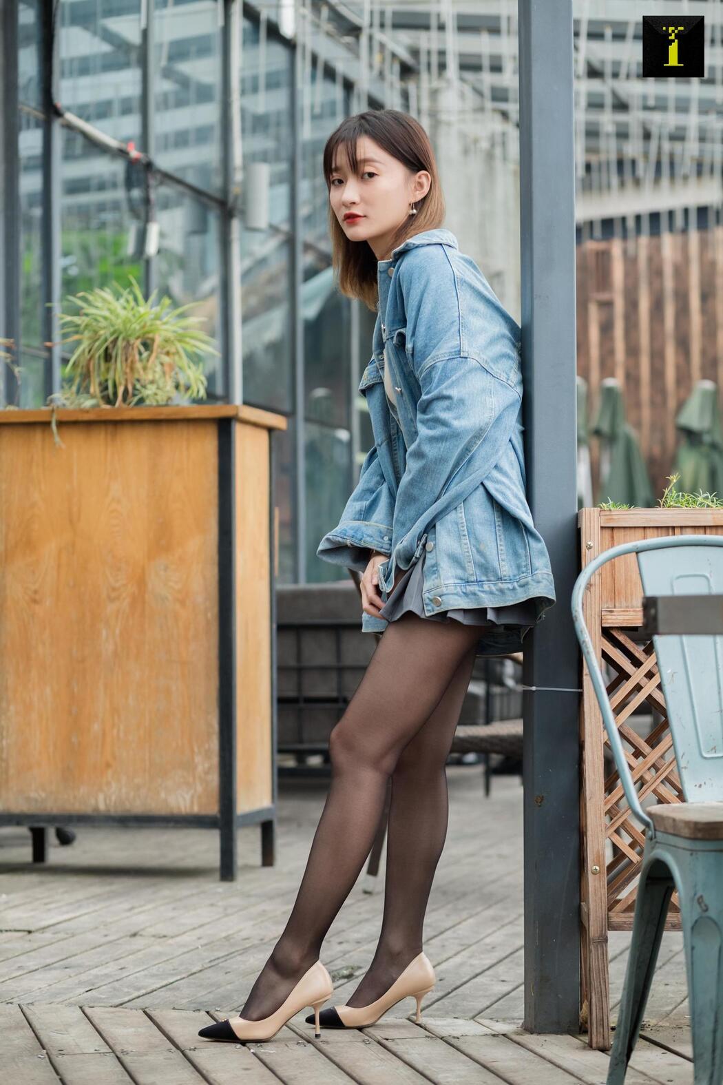 Qiuqiu "Autumn Denim Jacket" [Iss to IESS] Beautiful legs in stockings