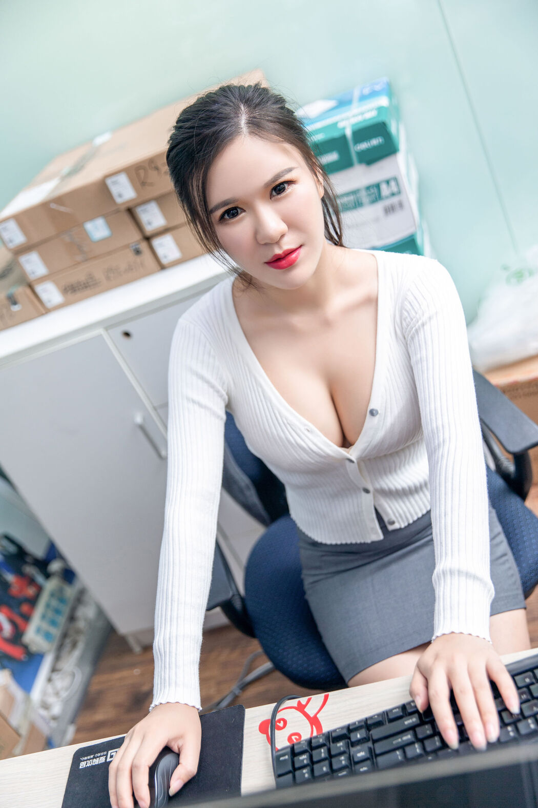 Wang Zilin "Office OL" [Headline Goddess TouTiao]