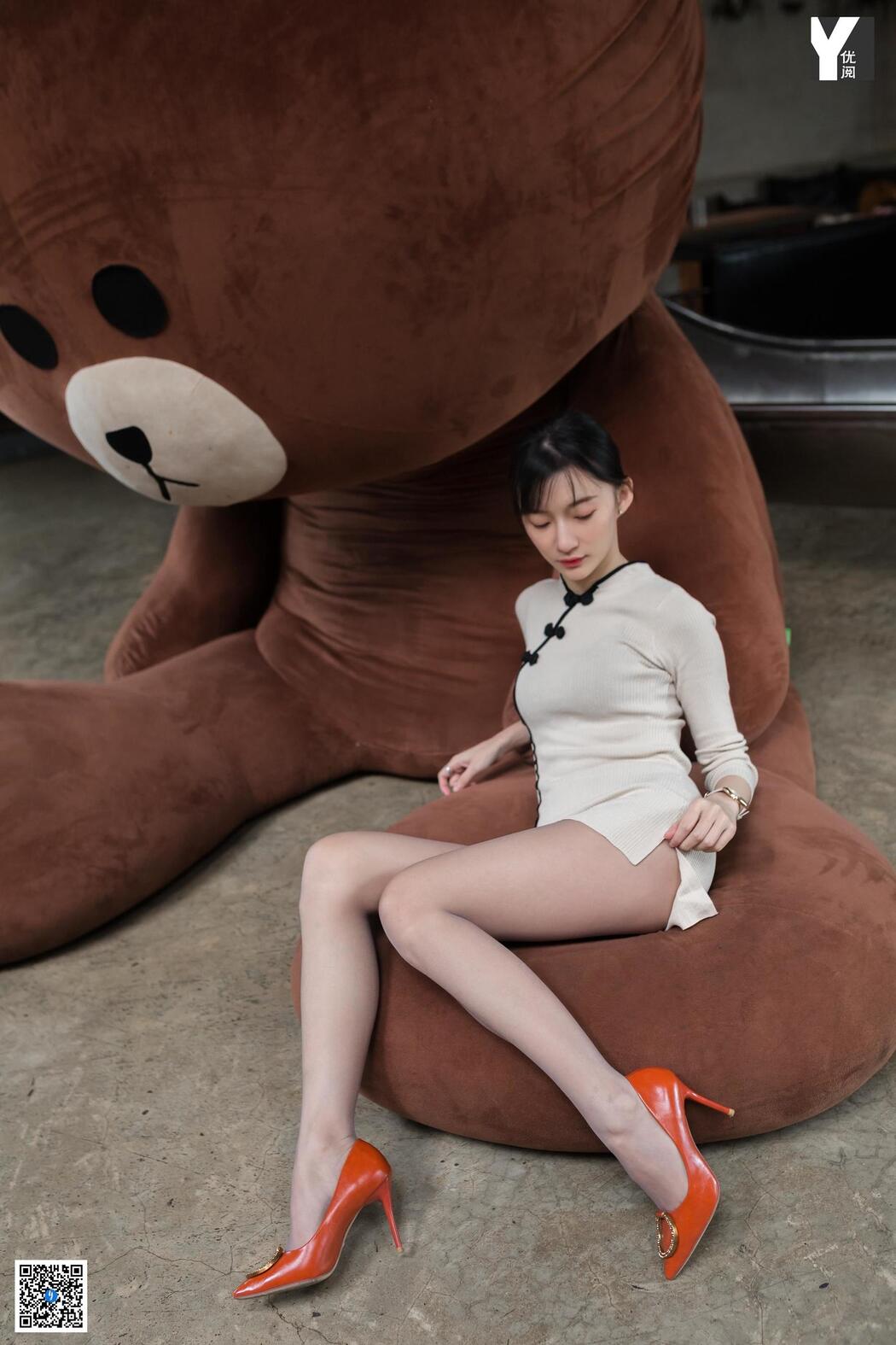 [异思趣向IESS] Model Qiuqiu "Brown Bear Love"