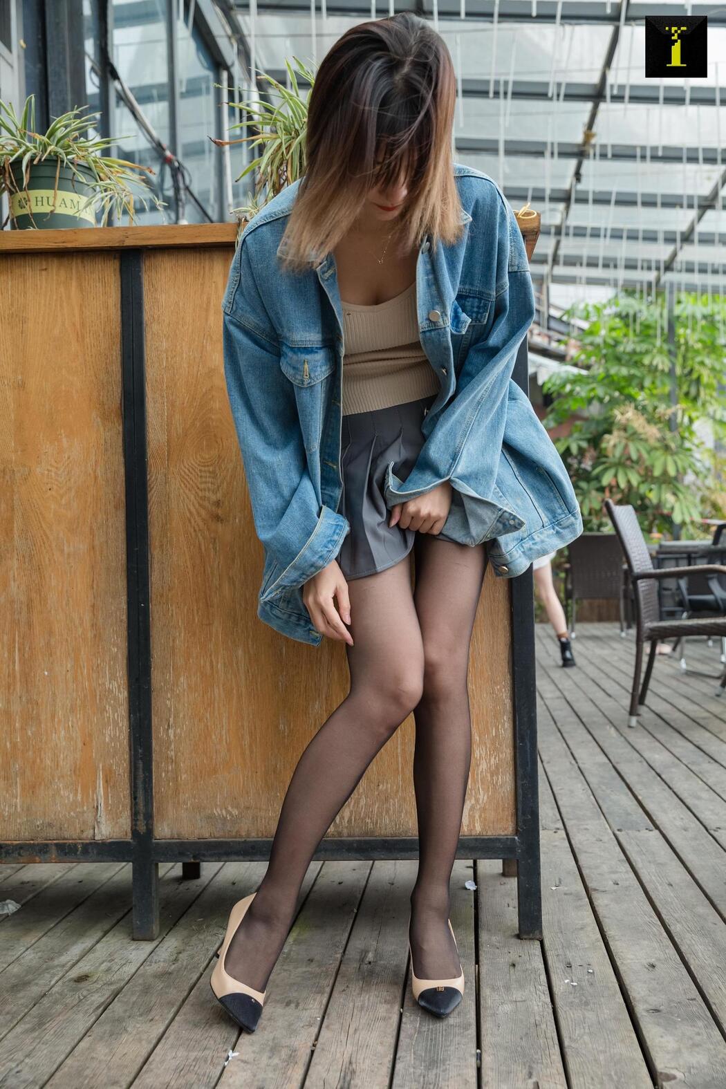 Qiuqiu "Autumn Denim Jacket" [Iss to IESS] Beautiful legs in stockings