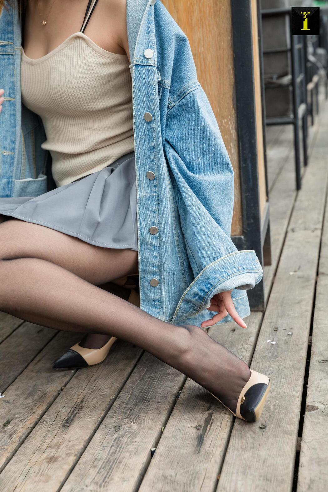 Qiuqiu "Autumn Denim Jacket" [Iss to IESS] Beautiful legs in stockings