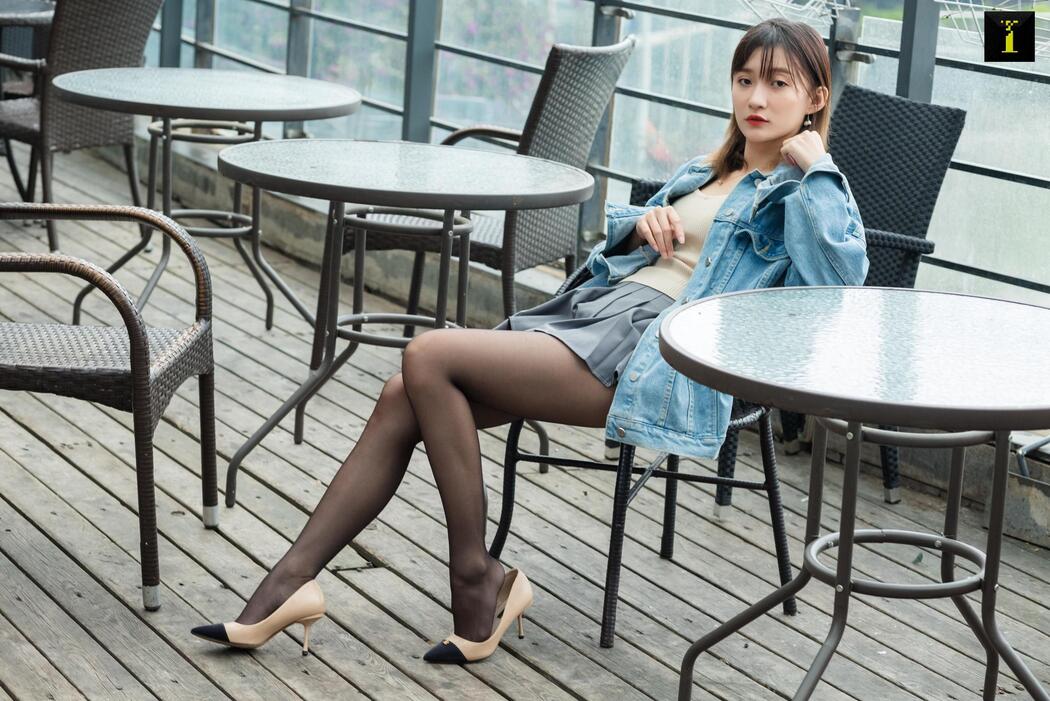 Qiuqiu "Autumn Denim Jacket" [Iss to IESS] Beautiful legs in stockings