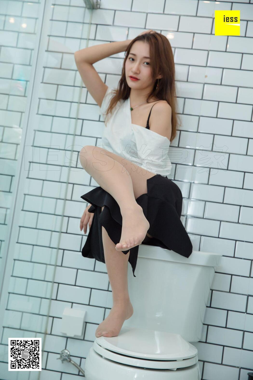 Model Qiuqiu "A Journey to the Bathroom in Autumn and Autumn"[异思趣向IESS]