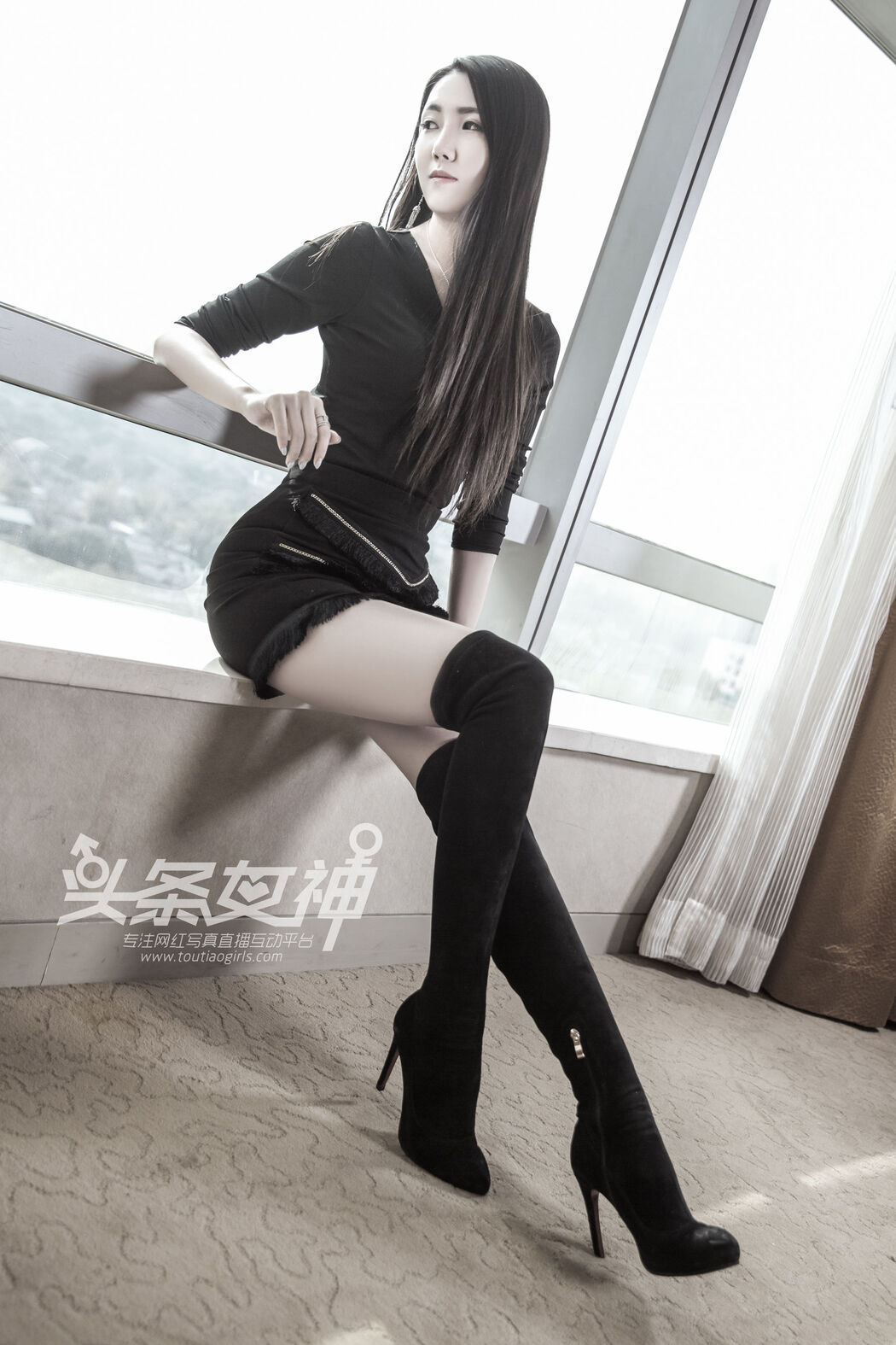 Xuejiao "Beautiful Legs and Beautiful Feet" [Headline Goddess Toutiaogirls]