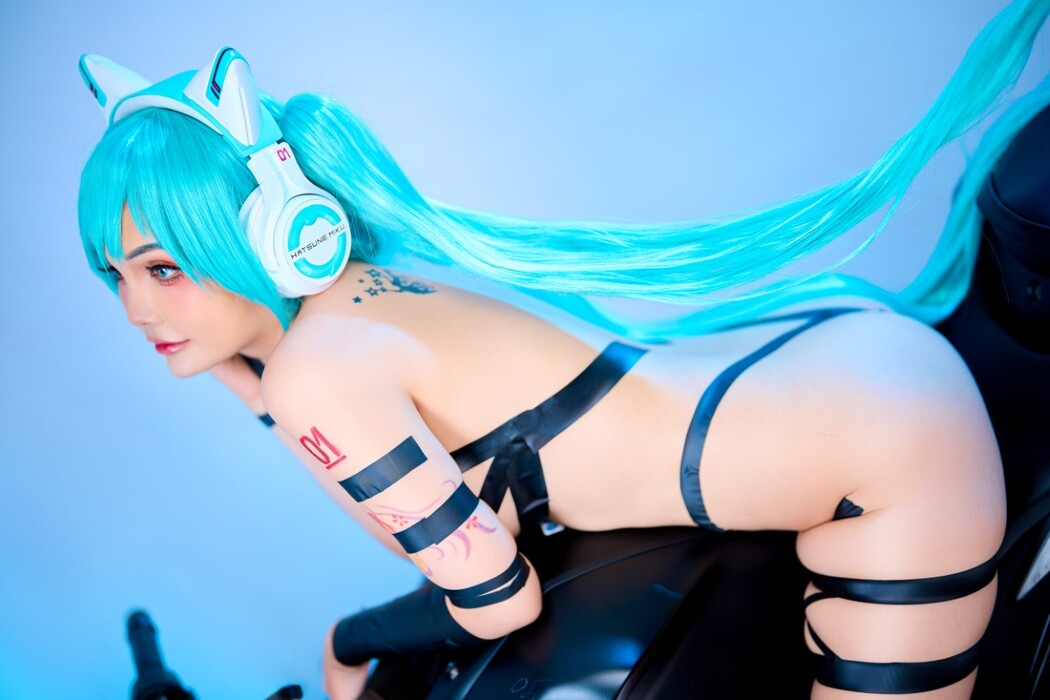 Coser@Joyce Lin2x – Hatsune Miku Black Tape