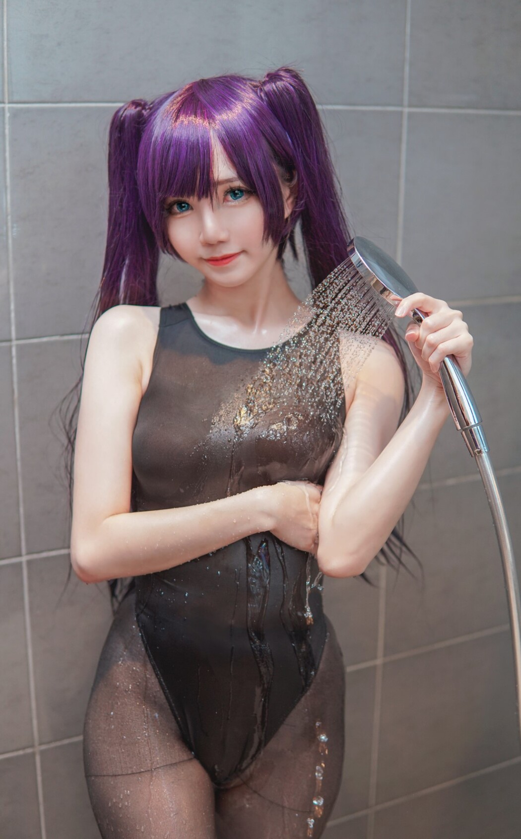 Coser@Sally Dorasnow – Mona Swimsuit Genshin Impact