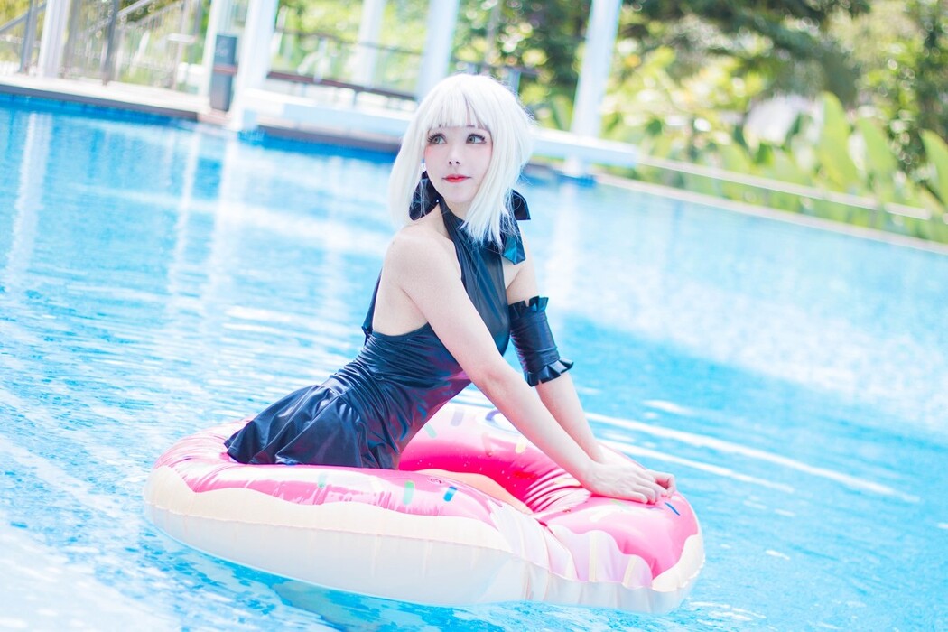 Coser@Kitkat Cosplay 9 – Saber Alter Swimsuit