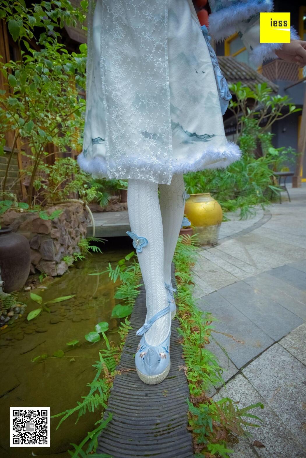 Silk Xiangjia 122 Mumu "Hanfu Embroidered Shoes and White Socks" [IESS Weird Interesting Direction]