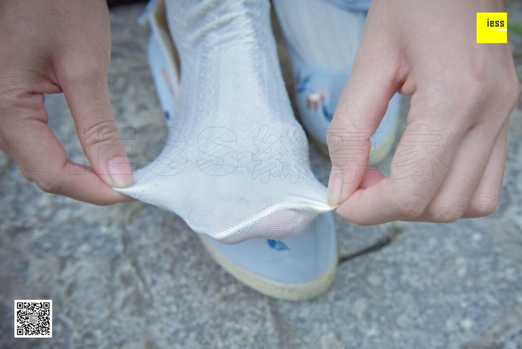 Silk Xiangjia 122 Mumu "Hanfu Embroidered Shoes and White Socks" [IESS Weird Interesting Direction]
