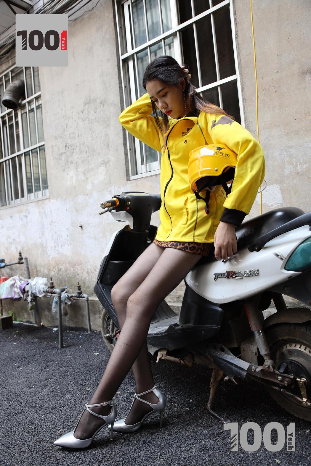 Model Watermelon "Hello, your takeaway has been delivered 2" [IESS One Thousand and One Nights] Beautiful legs and feet