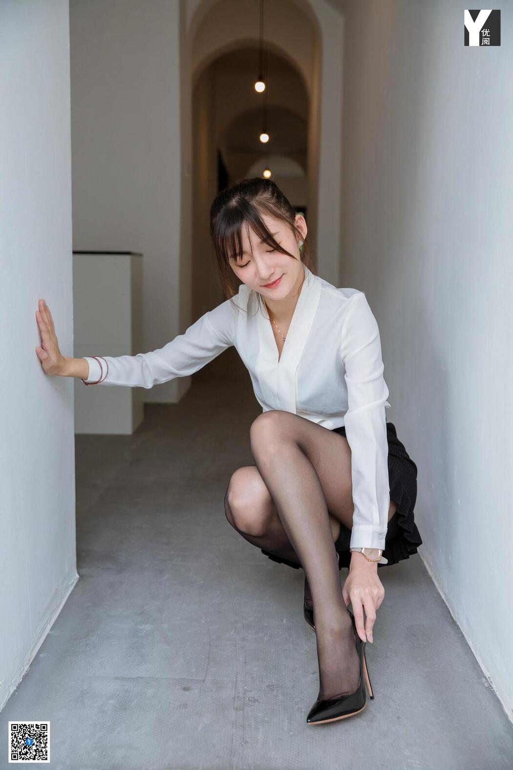 [异思趣向IESS] Model Qiuqiu "Little Butler with Fishtail Skirt"