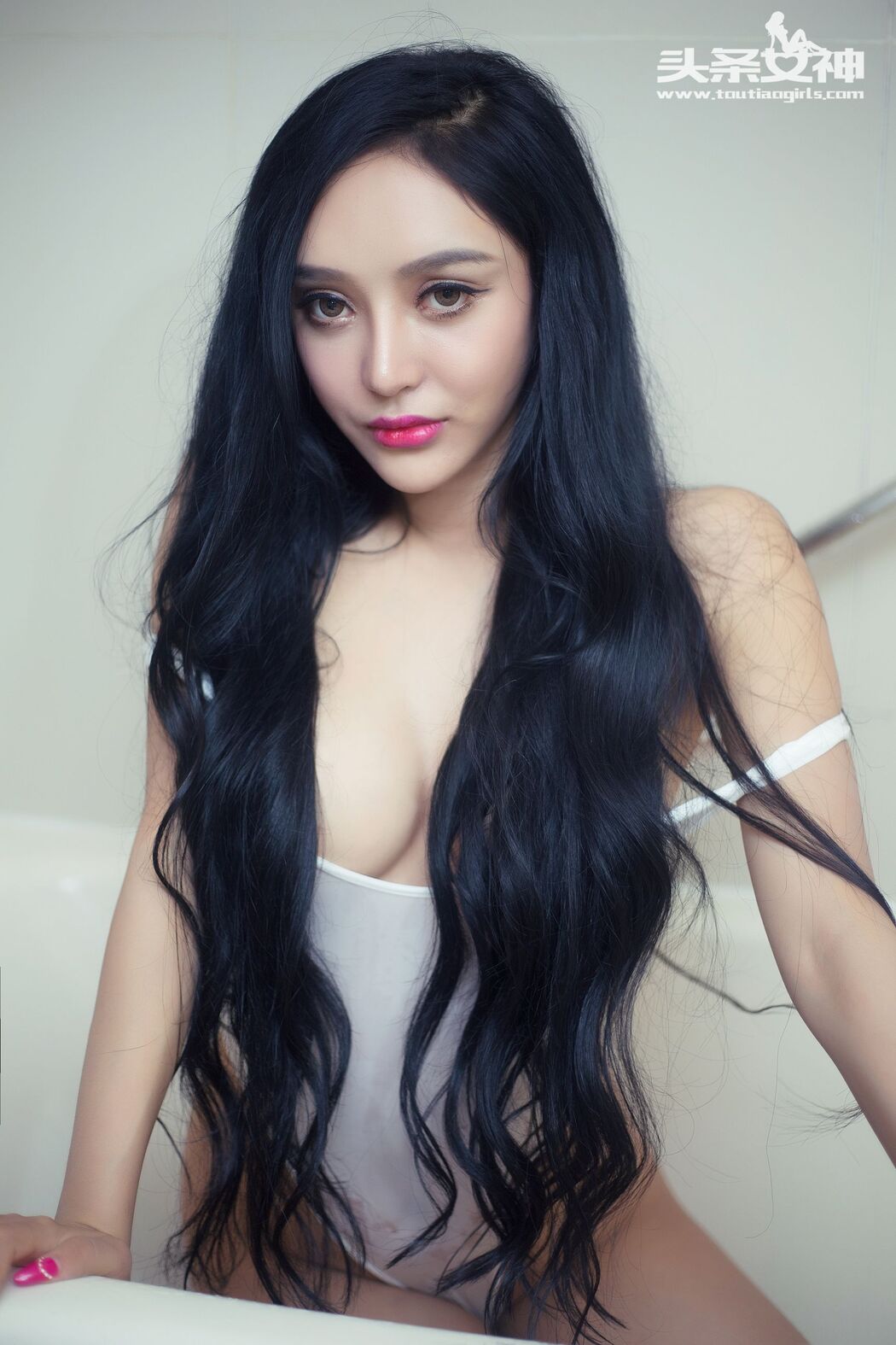 Rococo "Extremely Wet Body White Bikini" [Headline Goddess]
