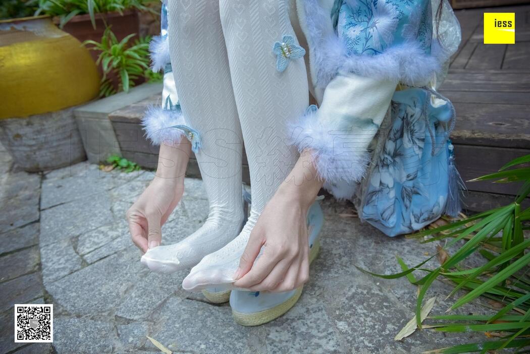 Silk Xiangjia 122 Mumu "Hanfu Embroidered Shoes and White Socks" [IESS Weird Interesting Direction]