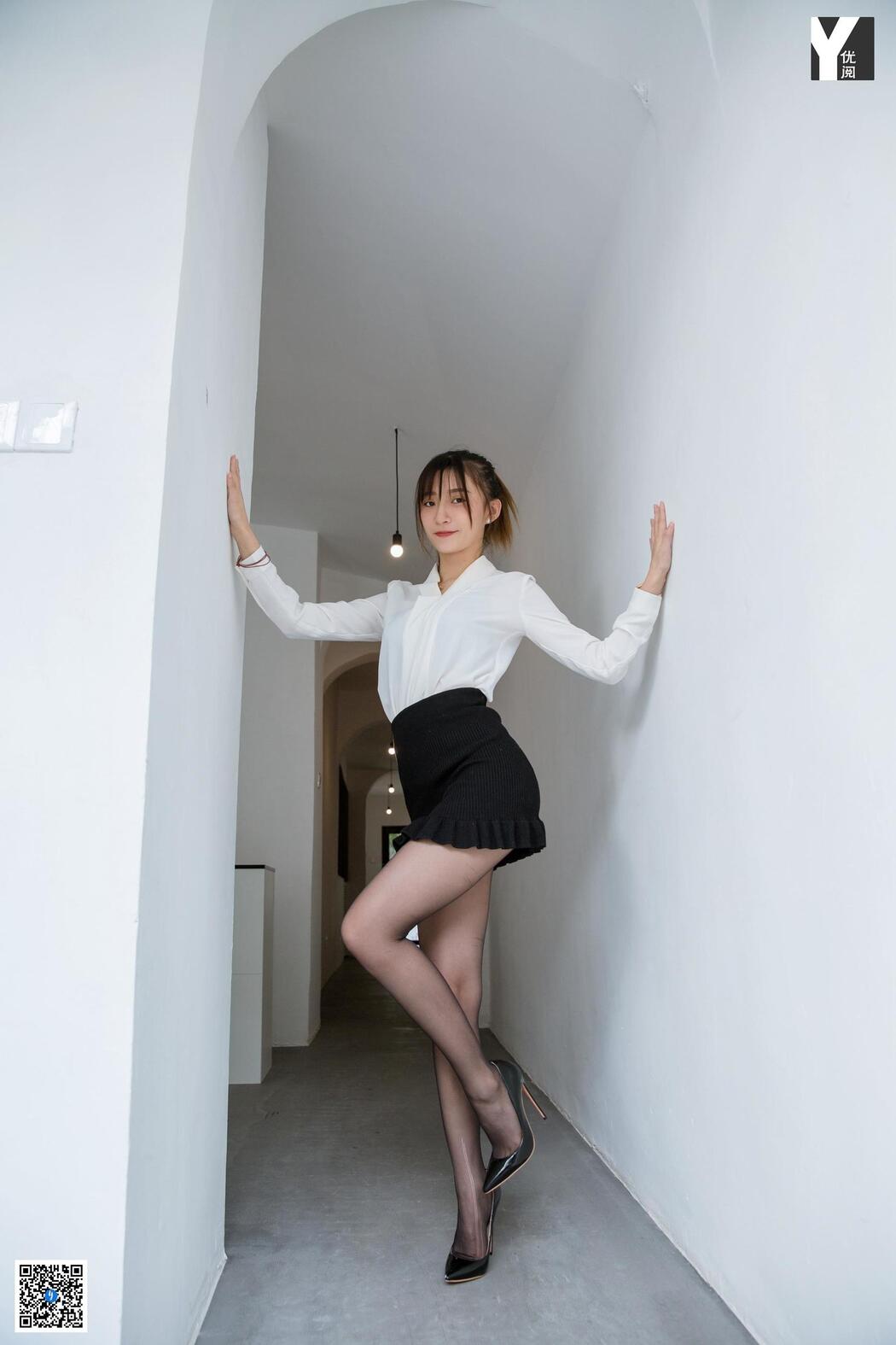 [异思趣向IESS] Model Qiuqiu "Little Butler with Fishtail Skirt"