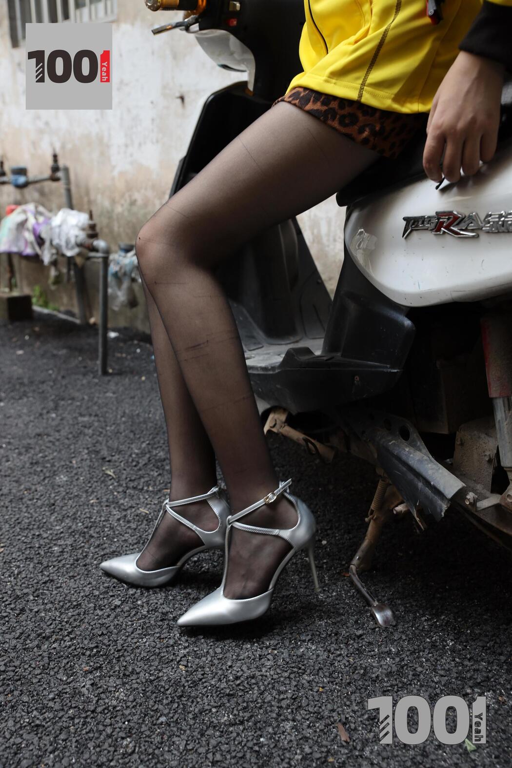 Model Watermelon "Hello, your takeaway has been delivered 2" [IESS One Thousand and One Nights] Beautiful legs and feet