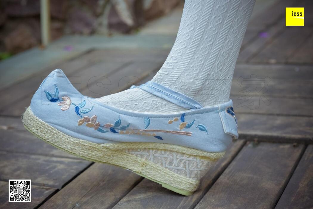 Silk Xiangjia 122 Mumu "Hanfu Embroidered Shoes and White Socks" [IESS Weird Interesting Direction]