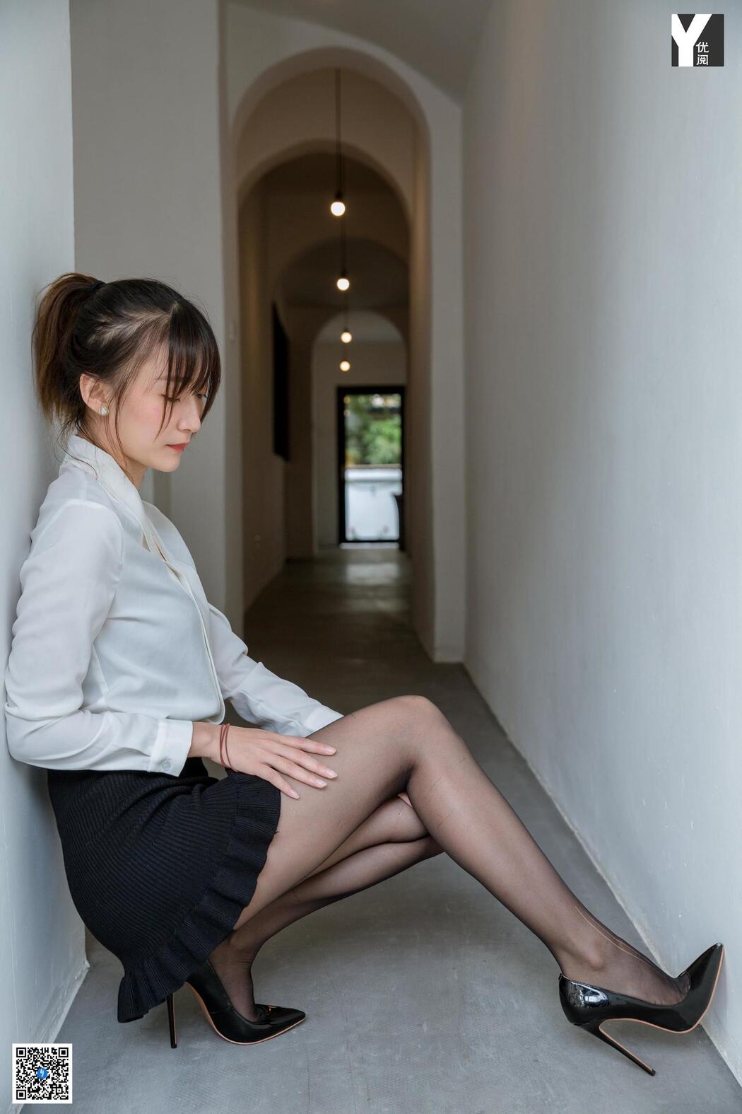 [异思趣向IESS] Model Qiuqiu "Little Butler with Fishtail Skirt"