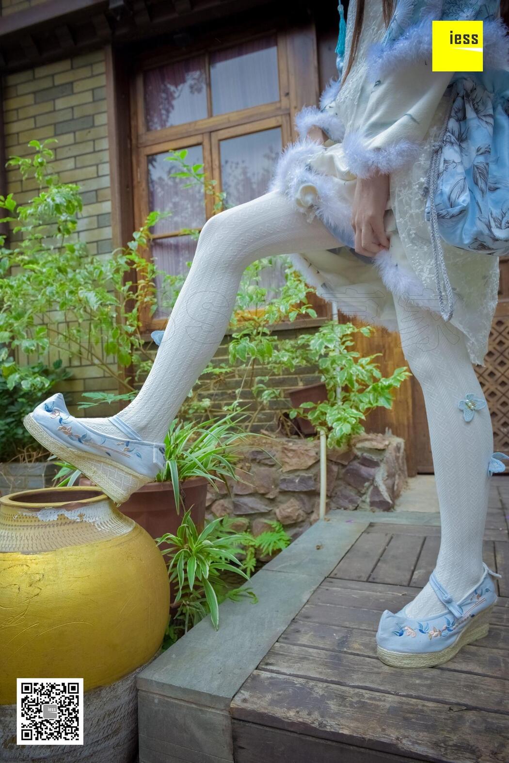 Silk Xiangjia 122 Mumu "Hanfu Embroidered Shoes and White Socks" [IESS Weird Interesting Direction]