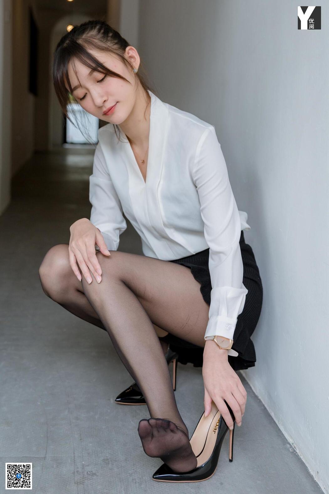 [异思趣向IESS] Model Qiuqiu "Little Butler with Fishtail Skirt"