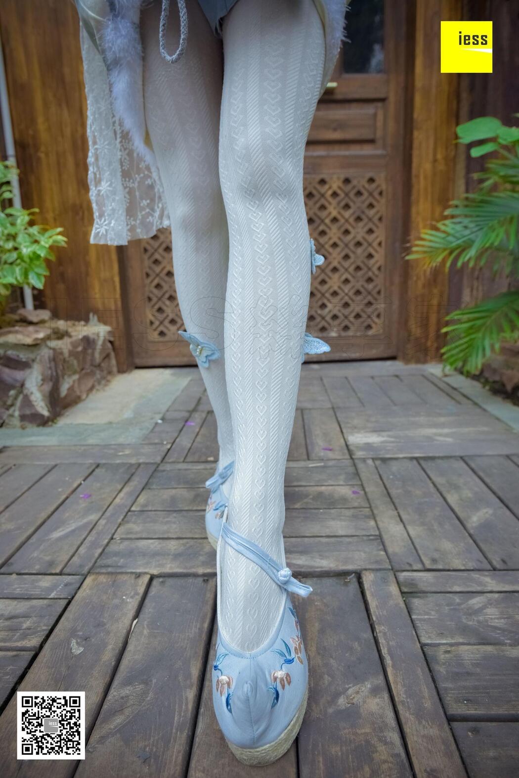 Silk Xiangjia 122 Mumu "Hanfu Embroidered Shoes and White Socks" [IESS Weird Interesting Direction] Cover Photo