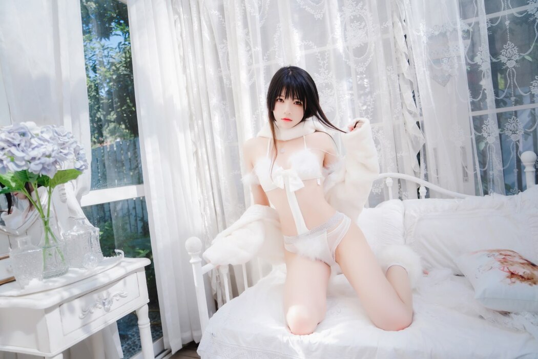 Coser@桜桃喵 Vol.142 小白兔01And 02