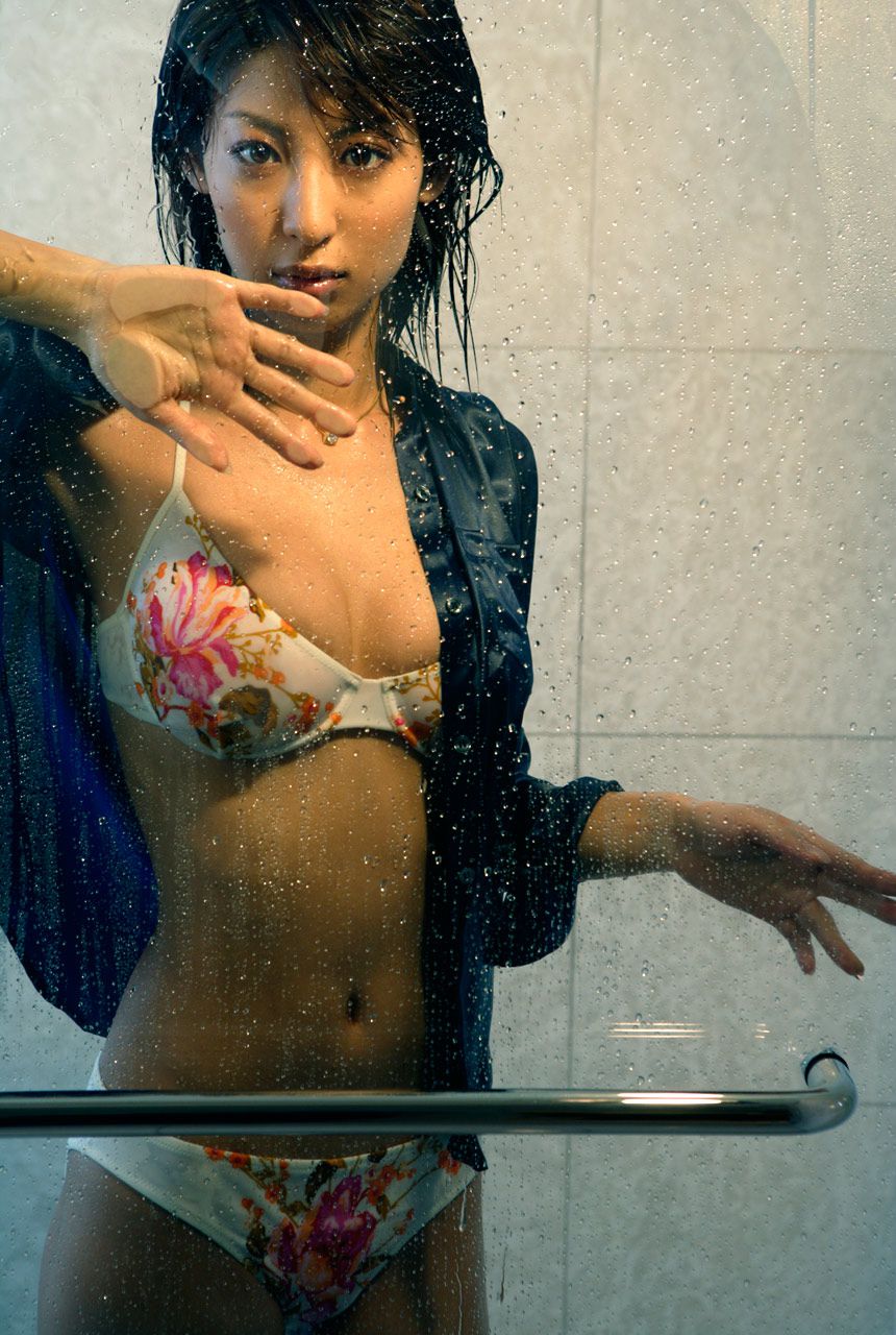 Mariko Okubo "Kiss, Shiyoka" [Image.tv]