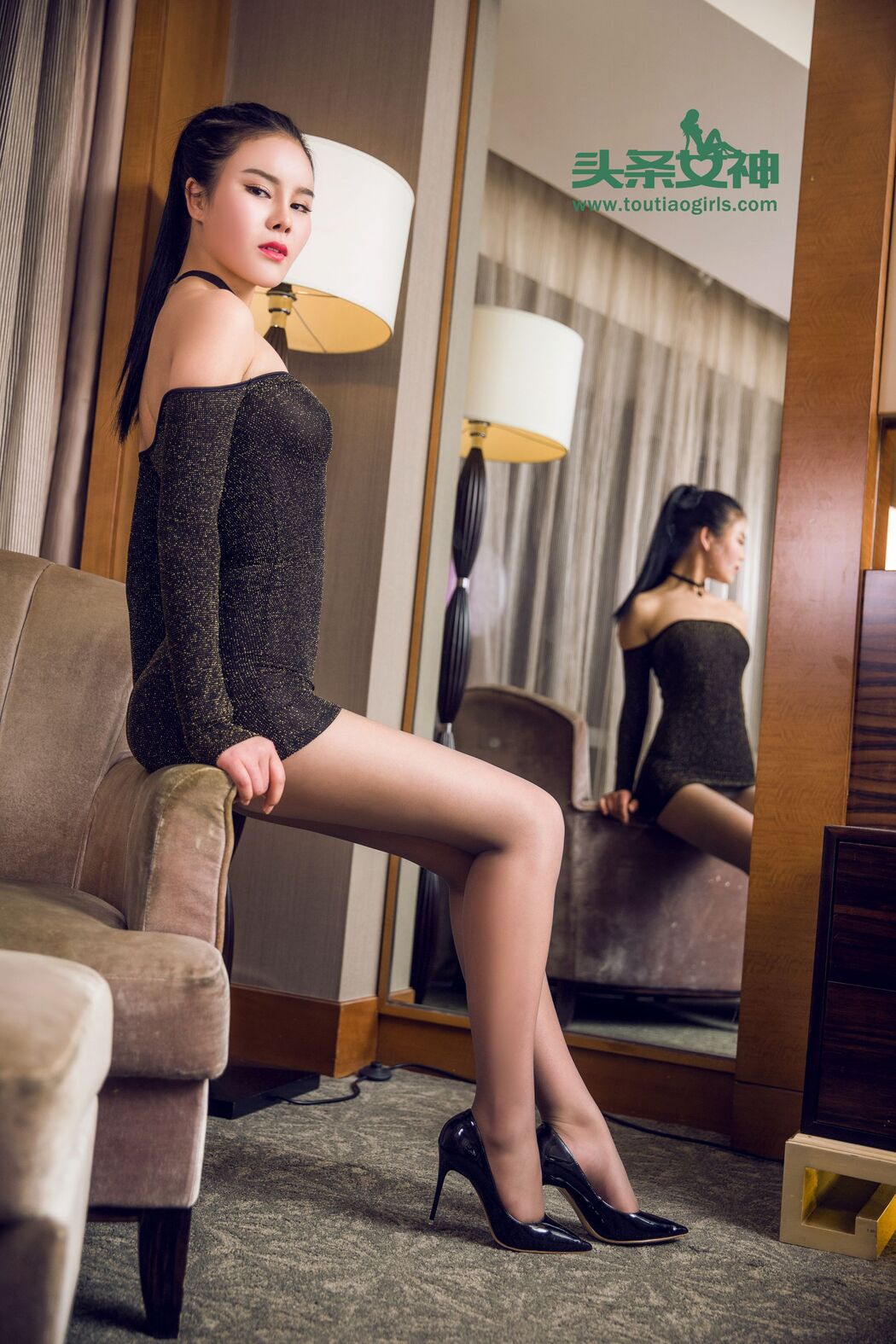Tranquility (Xiao Jingteng) "I am the God of Beauty, Showing Hips and Beautiful Legs" [Headline Goddess]