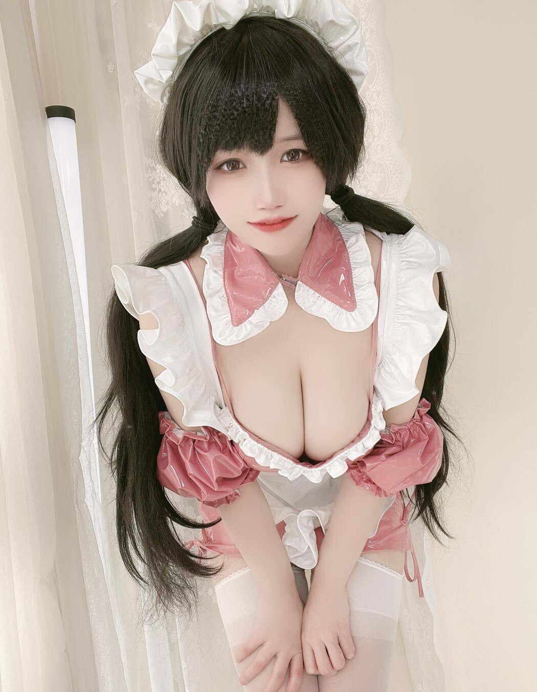 Coser@小仓千代w Vol.016 粉色漆皮女仆