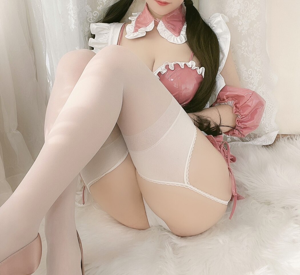 Coser@小仓千代w Vol.016 粉色漆皮女仆