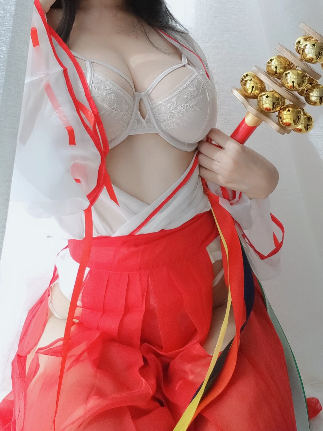 Coser@小仓千代w Vol.008 有点不对劲的巫女