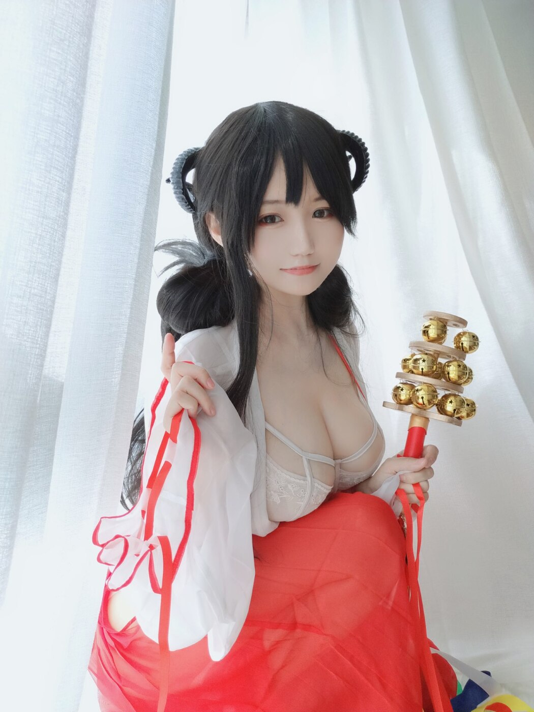 Coser@小仓千代w Vol.008 有点不对劲的巫女