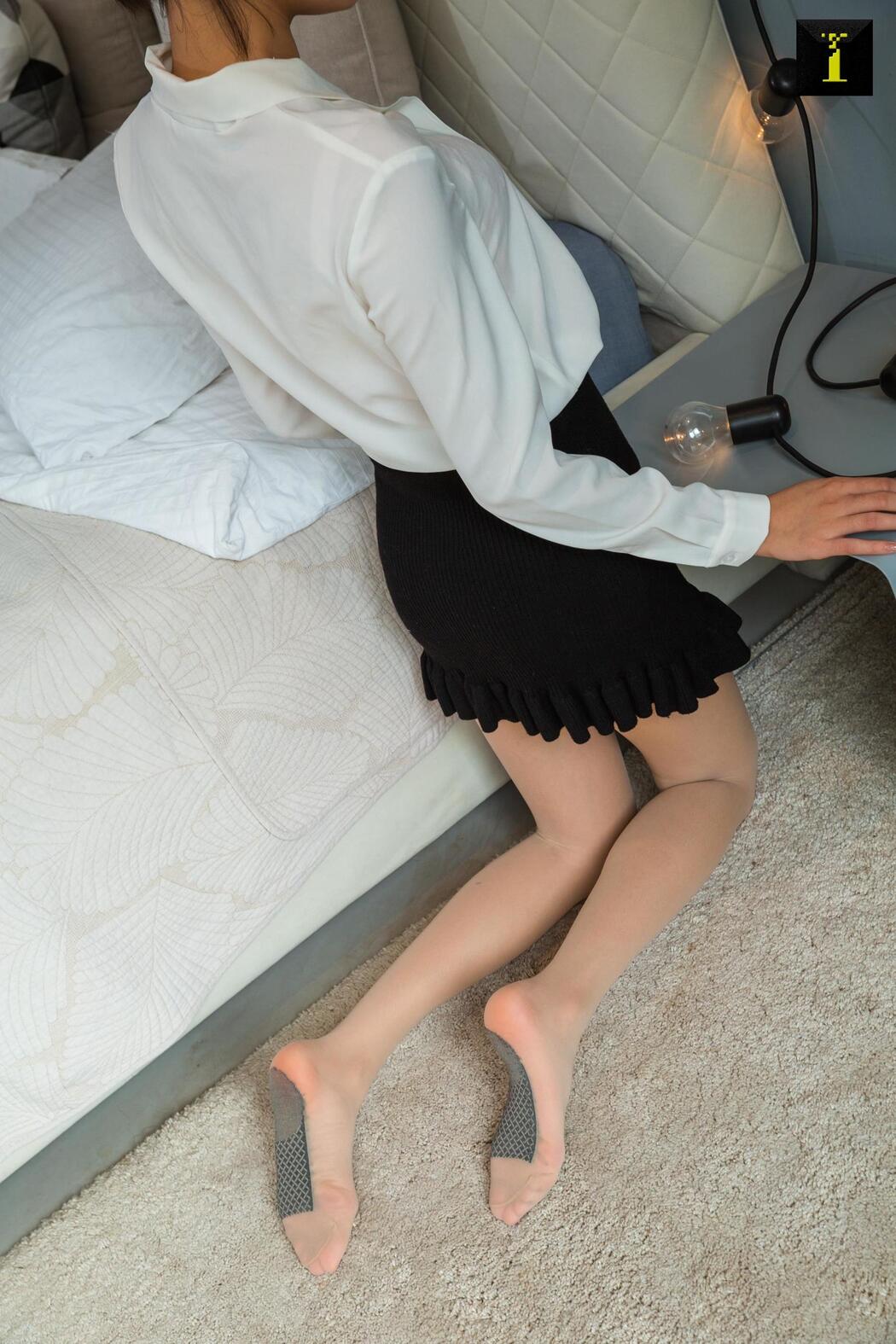 Xiaoxiao "A Cloud on the Sole of the New Foot" [Iss to IESS] Beautiful legs in stockings