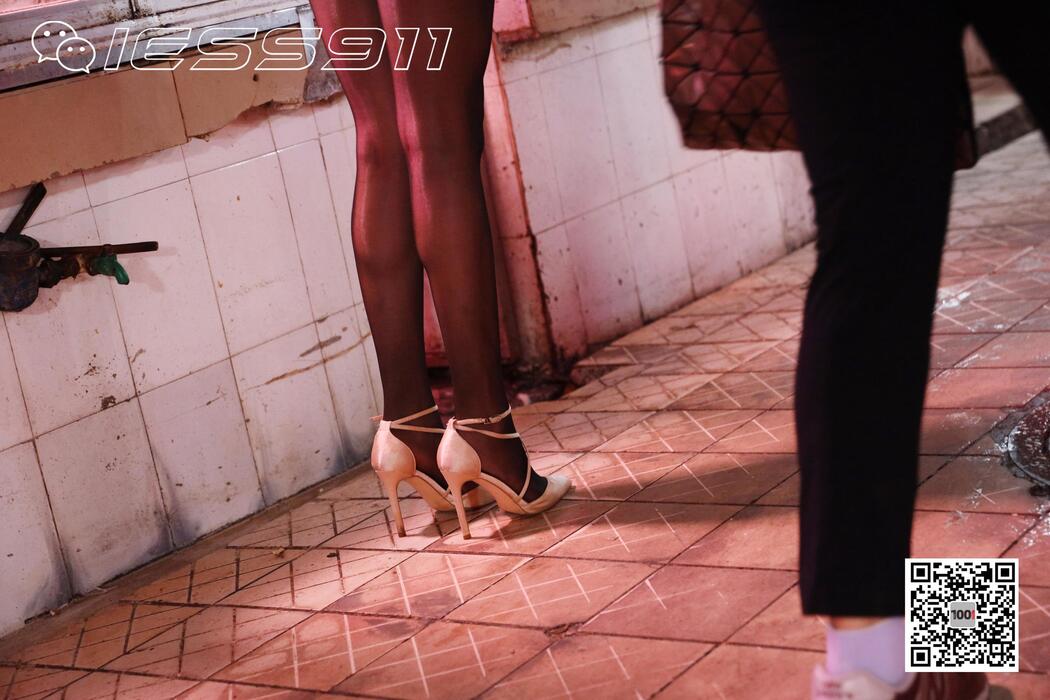 Model Lucy "Mai Cai 2" [IESS One Thousand and One Nights] Street shot beautiful legs