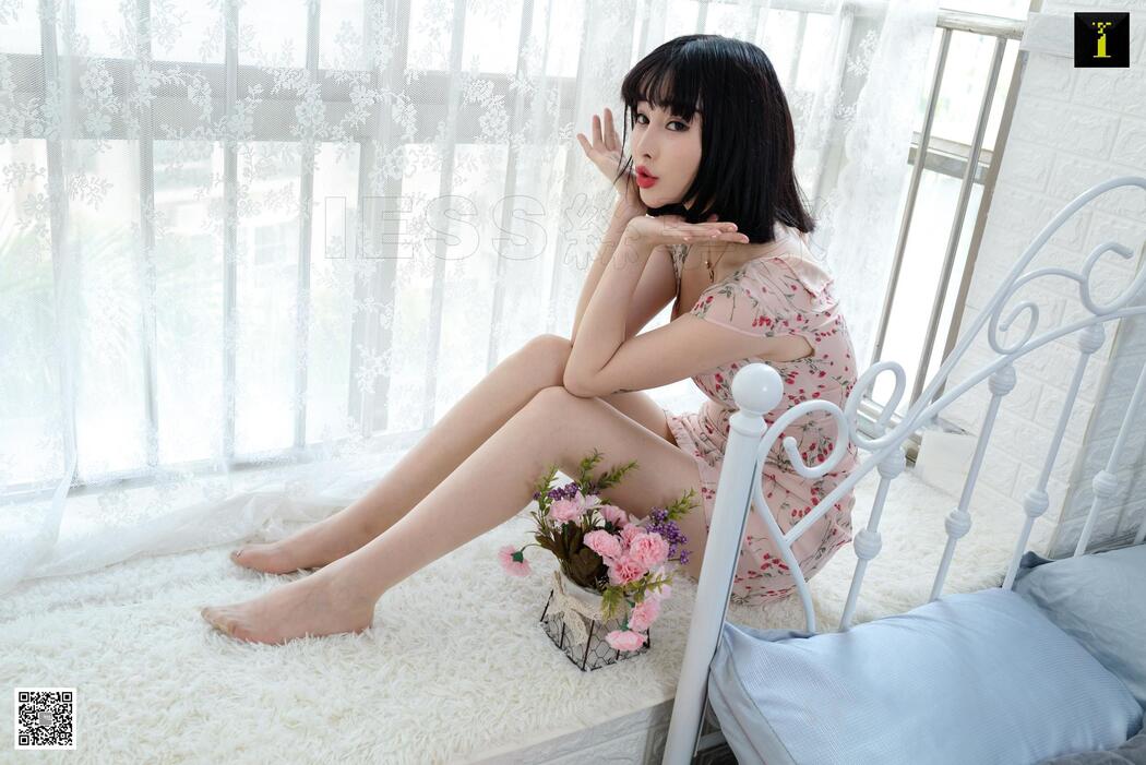 Sister Meow "Pink Meow" [IESS One Thousand and One Nights] Beautiful legs and silk feet