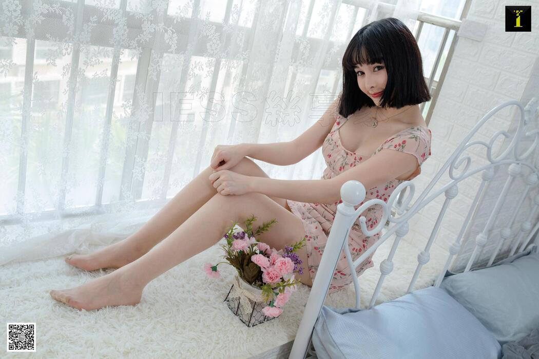 Sister Meow "Pink Meow" [IESS One Thousand and One Nights] Beautiful legs and silk feet