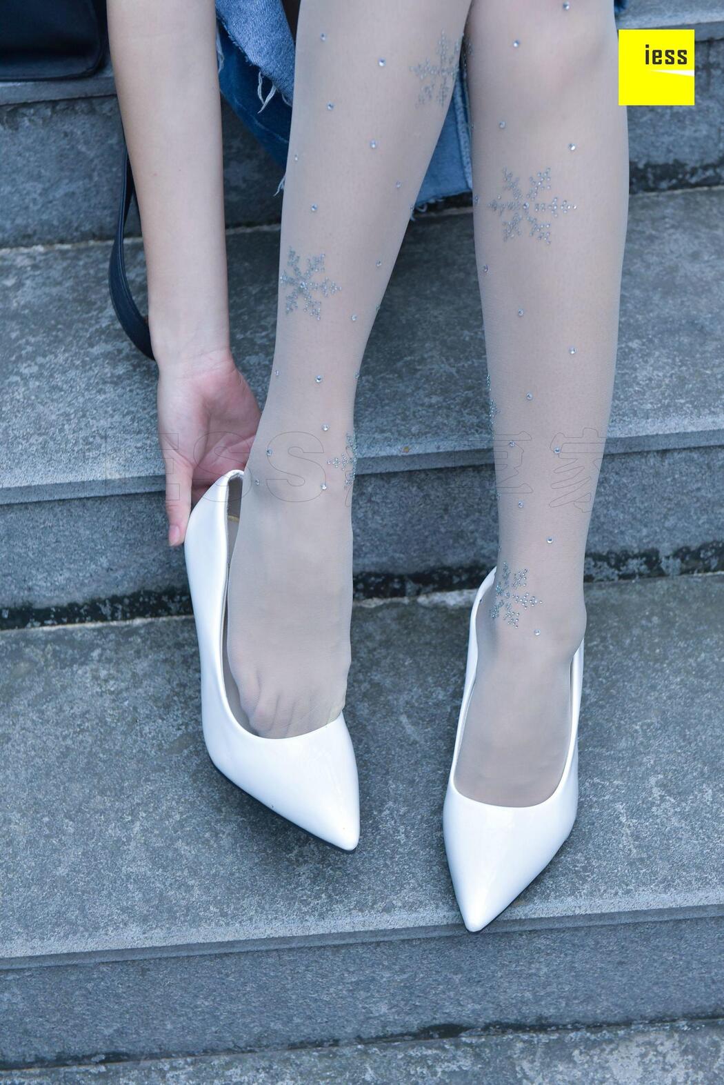 Silk Xiangjia 107 Jingjing "Crystal White Stockings" [IESS Weird and Interesting]