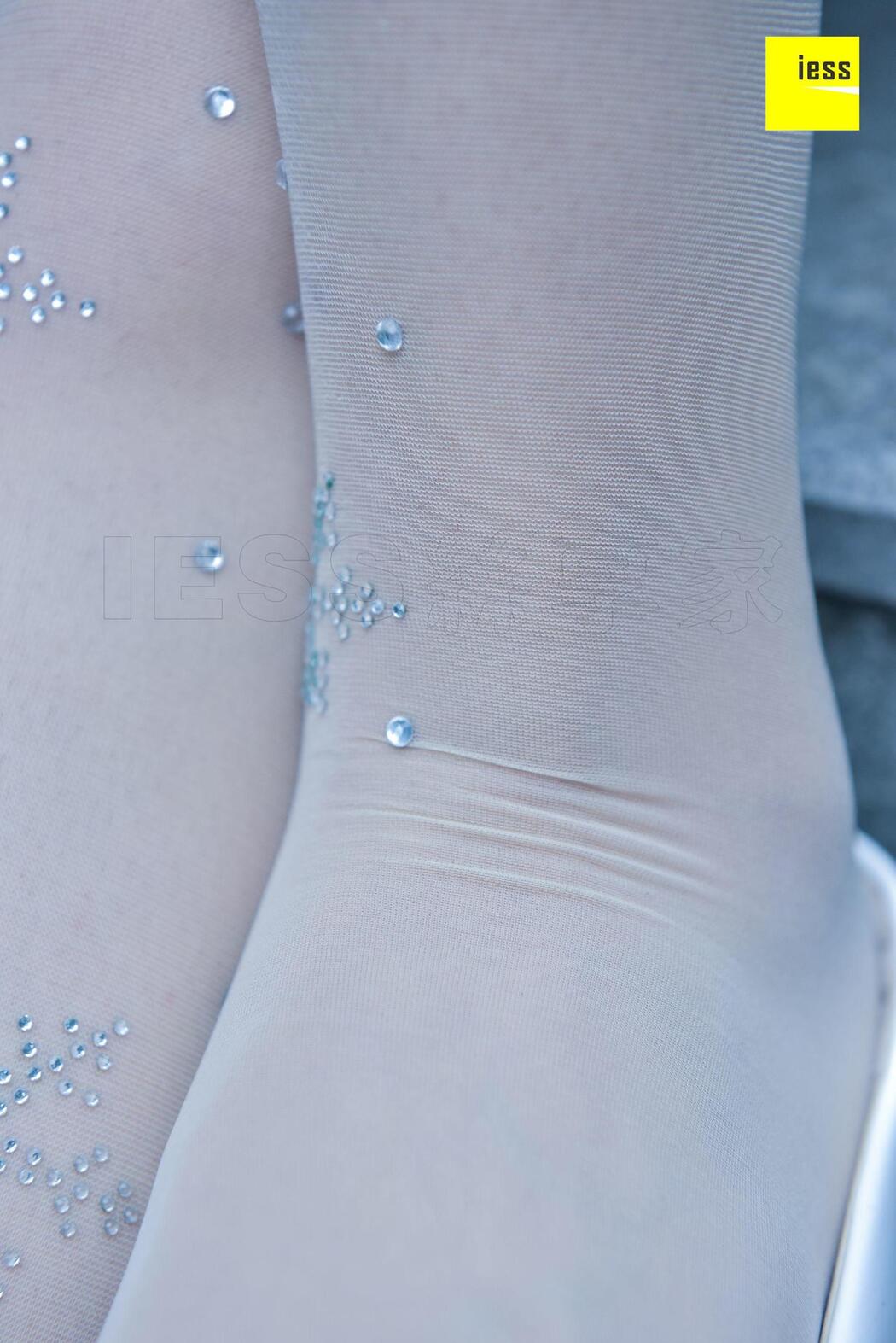 Silk Xiangjia 107 Jingjing "Crystal White Stockings" [IESS Weird and Interesting]