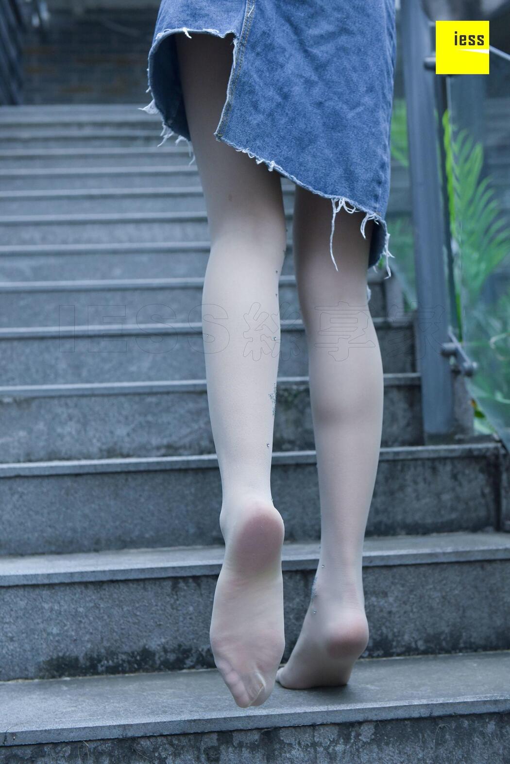 Silk Xiangjia 107 Jingjing "Crystal White Stockings" [IESS Weird and Interesting]