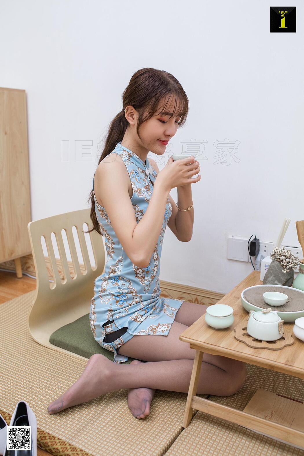 Model Wanping "Wanping Cheongsam Please Tea" [IESS Weird and Interesting] Beautiful legs and silk feet