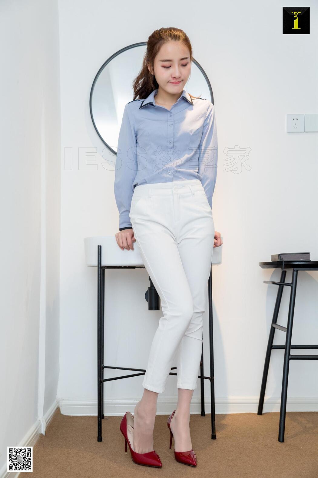 Model Wanping "Wanping Simple White Suit Pants" [异思趣向IESS] Beautiful legs and high heels