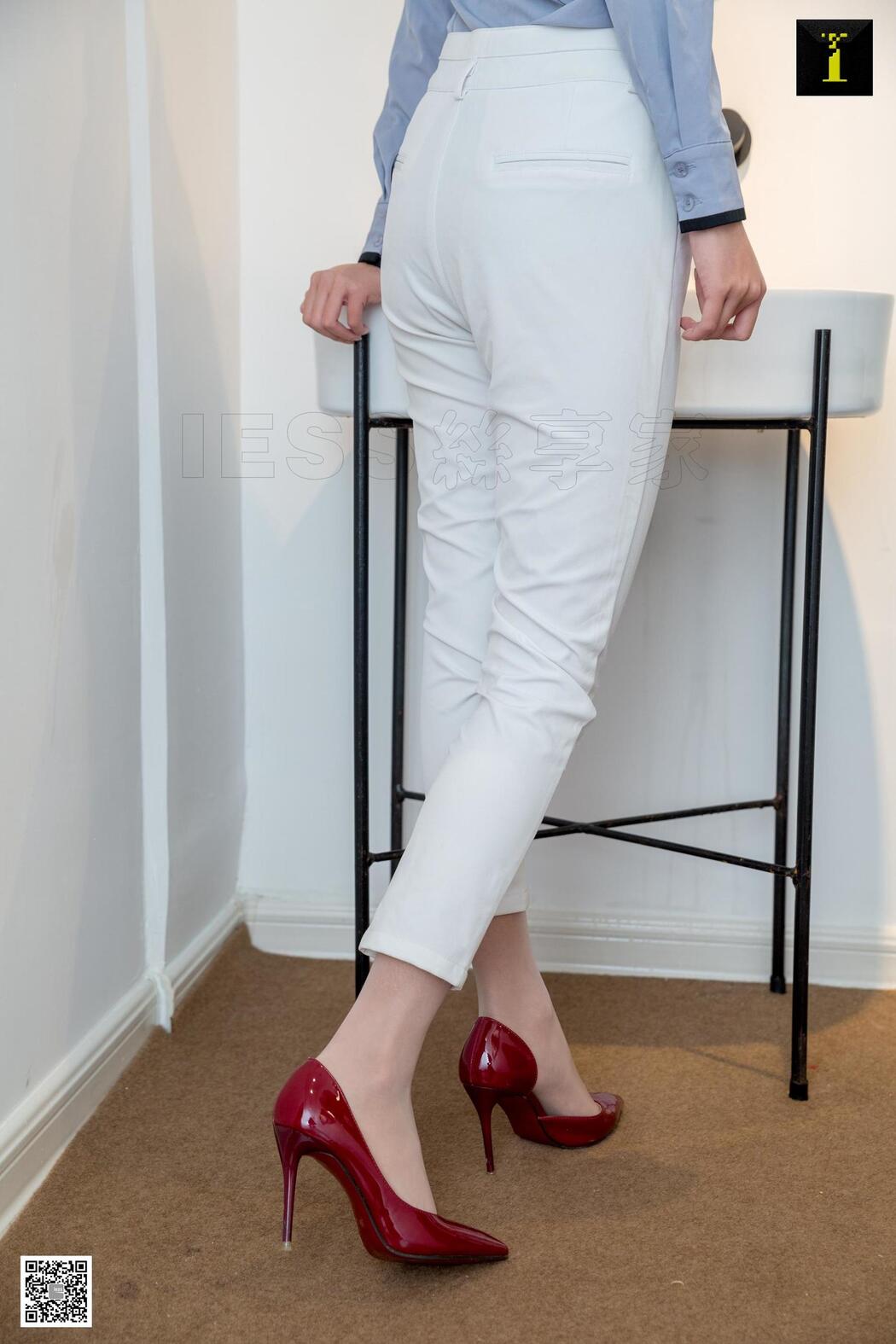 Model Wanping "Wanping Simple White Suit Pants" [异思趣向IESS] Beautiful legs and high heels