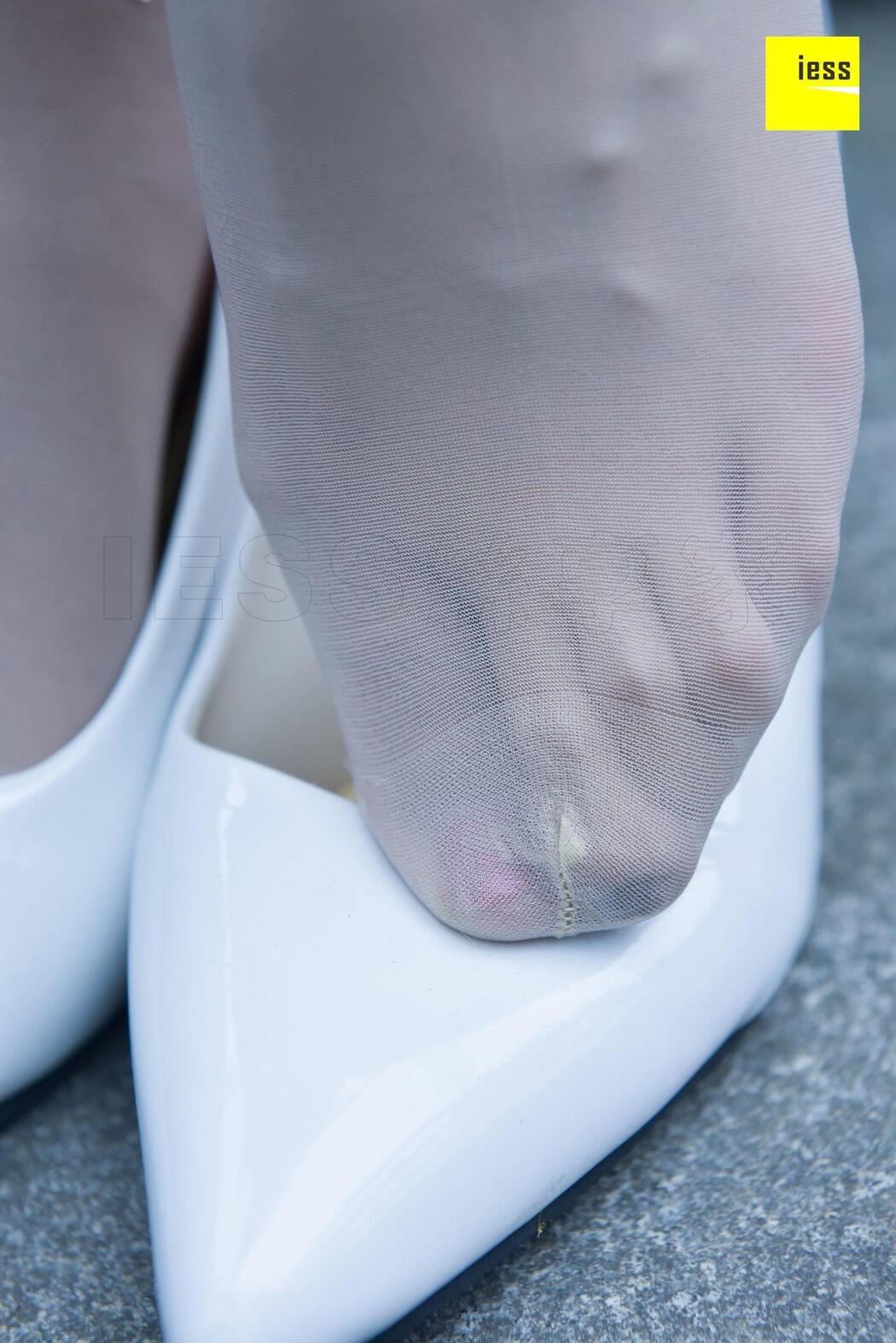 Silk Xiangjia 107 Jingjing "Crystal White Stockings" [IESS Weird and Interesting]