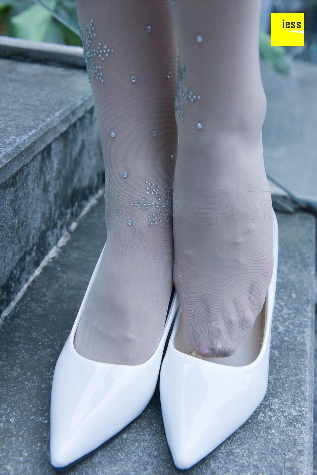 Silk Xiangjia 107 Jingjing "Crystal White Stockings" [IESS Weird and Interesting]