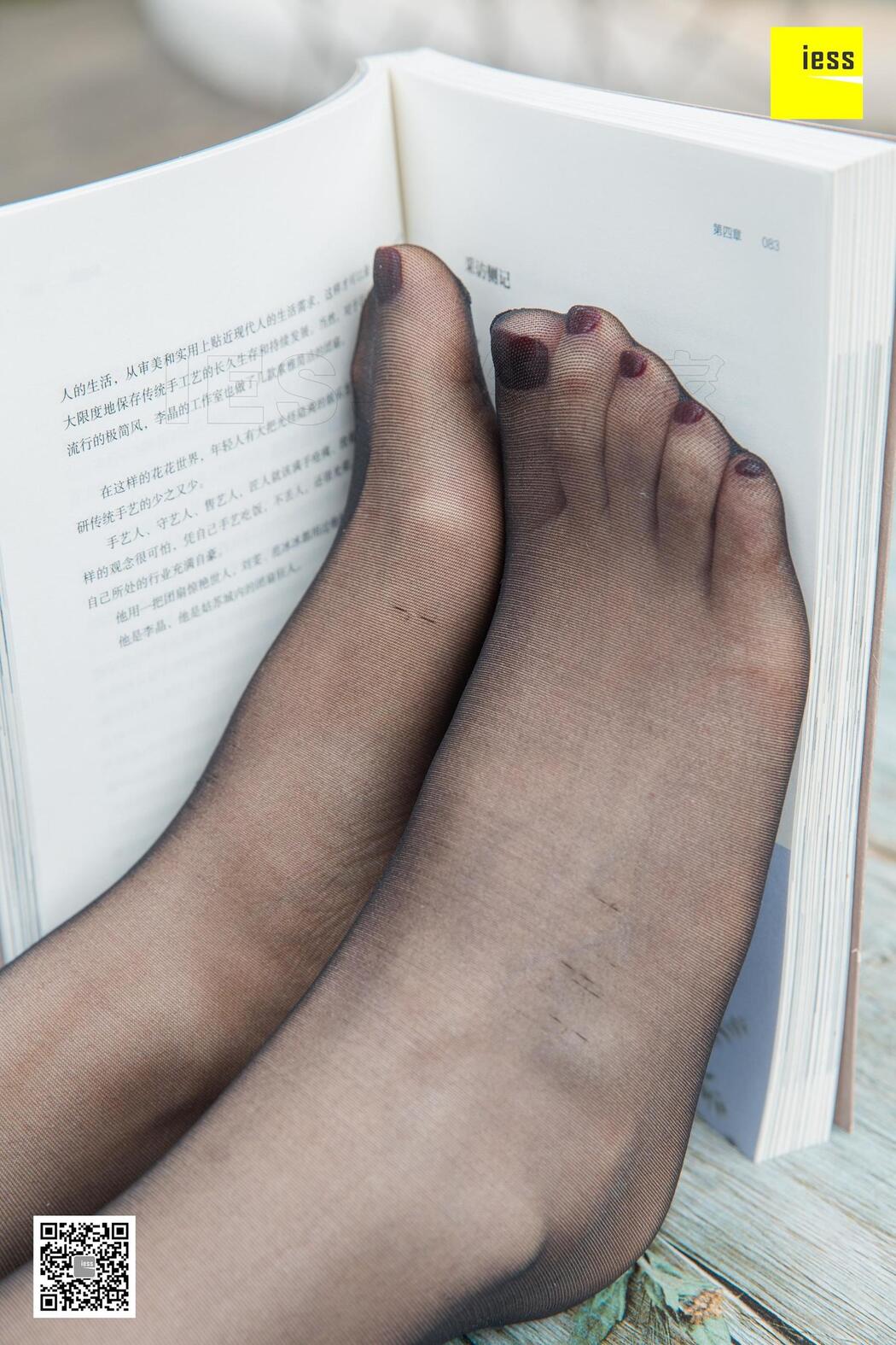 Model Nine Sisters "Little White-collar Nine Sisters in a Traze" [异思趣向IESS] Black silk beautiful feet