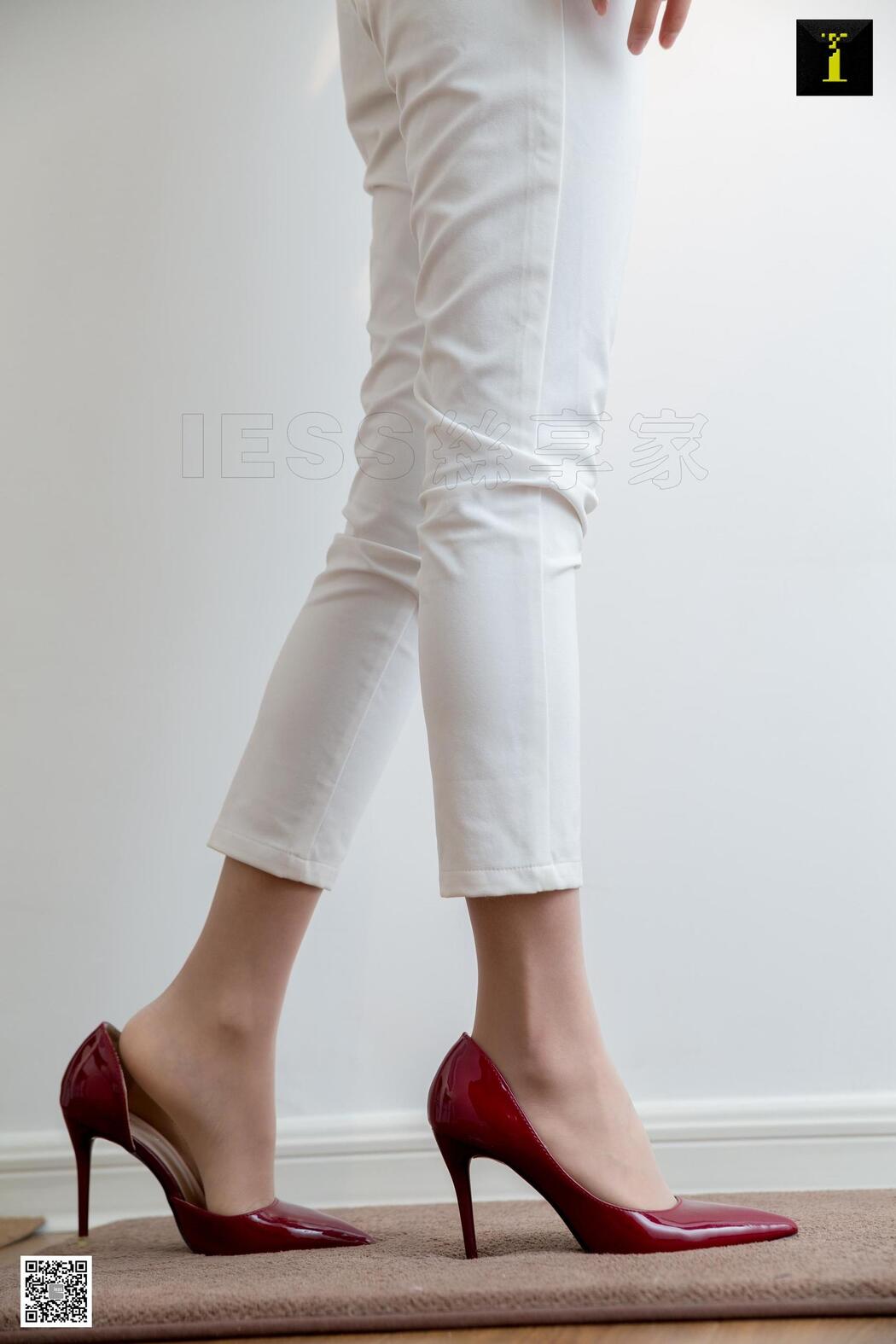 Model Wanping "Wanping Simple White Suit Pants" [异思趣向IESS] Beautiful legs and high heels