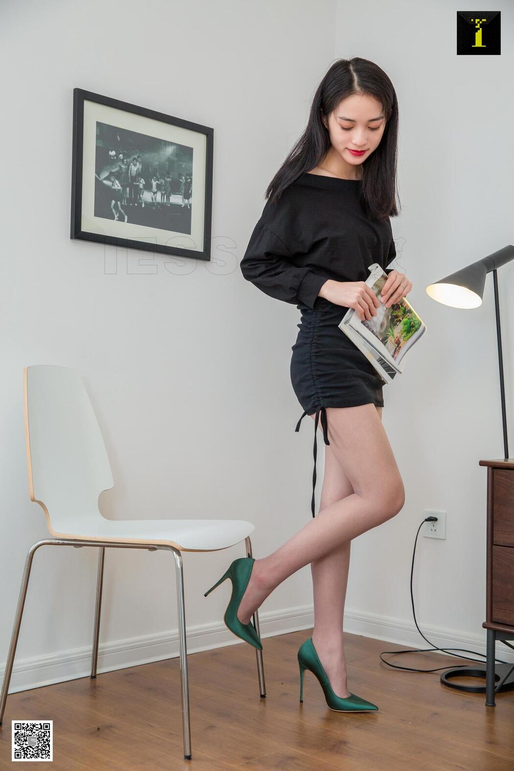 Model Shanshan "Shan Shan's Cool and Intellectual Fan" [Wei Siqu Xiang IESS] Beautiful legs and silk feet