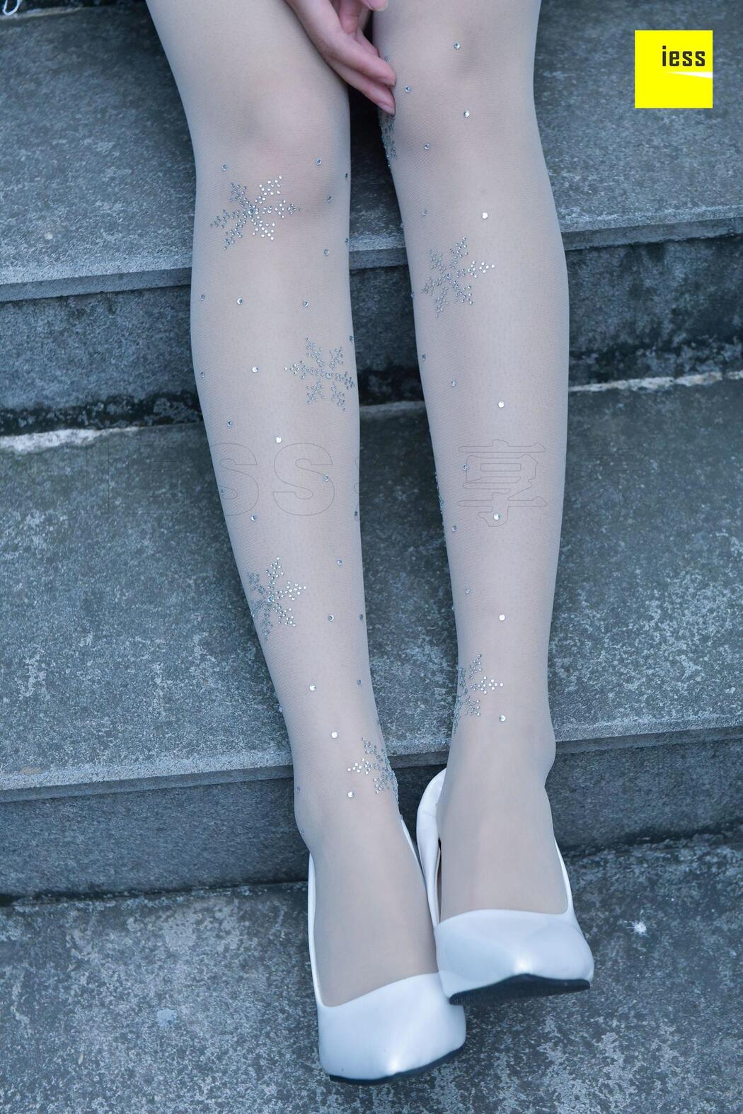 Silk Xiangjia 107 Jingjing "Crystal White Stockings" [IESS Weird and Interesting]